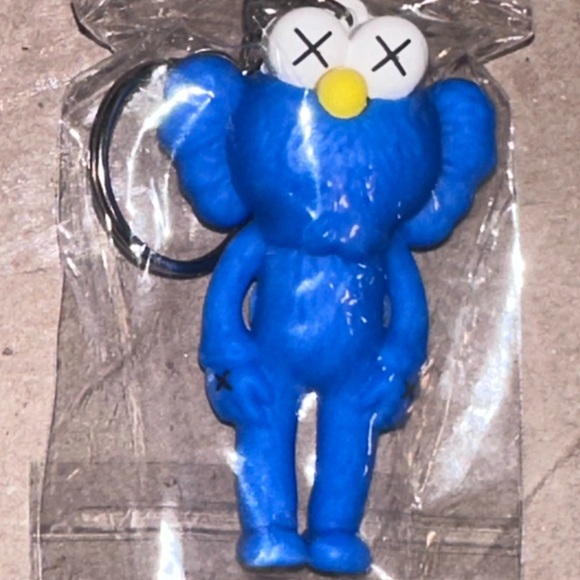 BLUE ELMO KAWS KEYCHAIN - Picture 1 of 3